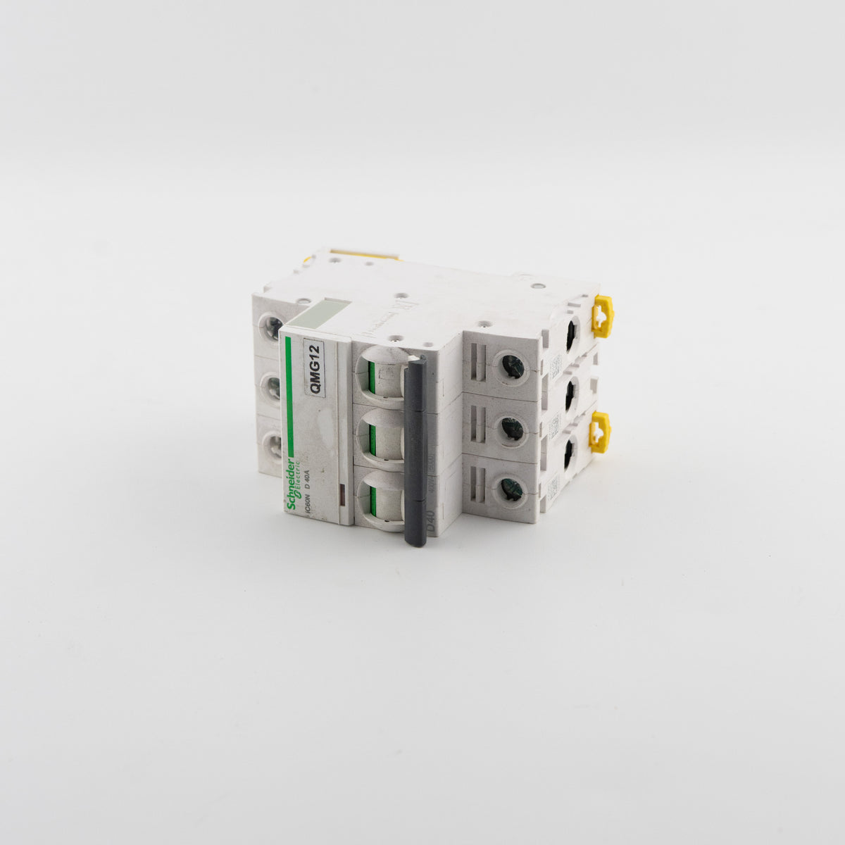 Disjoncteur triphasé 3P 40A Courbe D Schneider Electric Acti9 iC60N - A9F75340