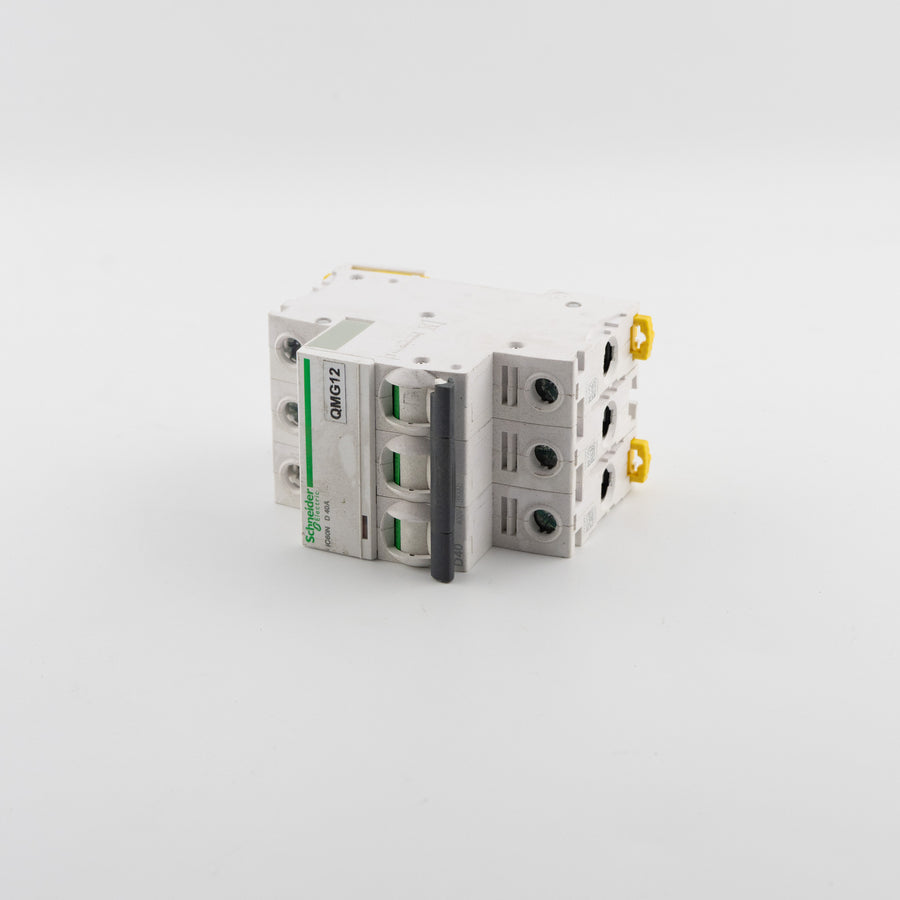 Disjoncteur triphasé 3P 40A Courbe D Schneider Electric Acti9 iC60N - A9F75340